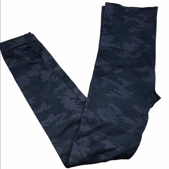 Spanx Look at me now black camo leggings large - Picture 8 of 13